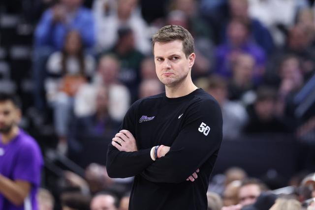 🏀尼克斯1-0马刺！布伦森关键三分+中投 文班21中6 福克斯13中3